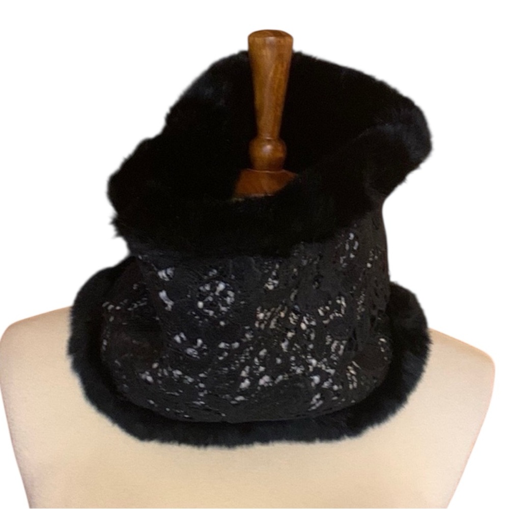 Ann Taylor reversible infinity scarf / snood with black faux fur and lace New